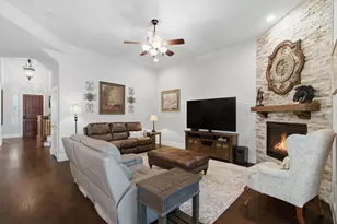 400 Ridgewood Dr, Lewisville, TX 75067 - Photo 9