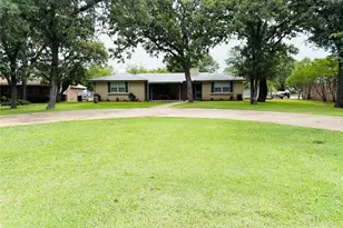 506 Oakwood Dr, Eastland, TX 76448 - Photo 3