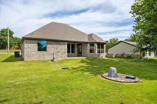 2209 Snake River Dr, Granbury, TX 76048 - Photo 5