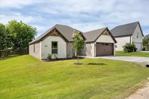 2209 Snake River Dr, Granbury, TX 76048 - Photo 3