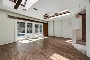 1019 Loch Lomond Dr, Arlington, TX 76012 - Photo 11