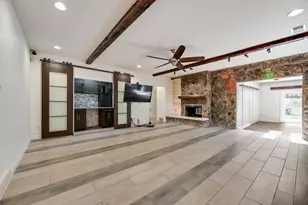 1019 Loch Lomond Dr, Arlington, TX 76012 - Photo 9