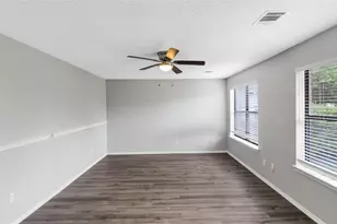 6305 Meadowglen Dr, Arlington, TX 76018 - Photo 17