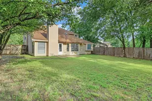 6305 Meadowglen Dr, Arlington, TX 76018 - Photo 27