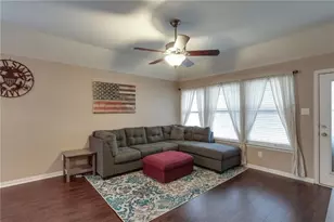 708 Creekside Dr, Little Elm, TX 75068 - Photo 9