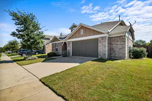 1105 Freesia Dr, Little Elm, TX 75068 - Photo 3