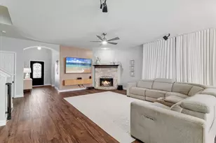 1105 Freesia Dr, Little Elm, TX 75068 - Photo 11