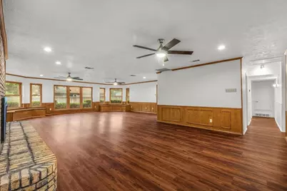 1904 Meadow Glen, Irving, TX 75060 - Photo 5