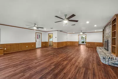 1904 Meadow Glen, Irving, TX 75060 - Photo 9