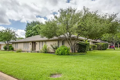 2414 Lakeview Circle, Arlington, TX 76013 - Photo 1