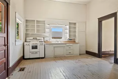 400 S Broad Street, Saint Jo, TX 76265 - Photo 7