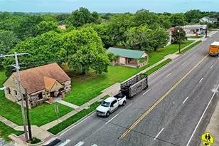 400 S Broad St, Saint Jo, TX 76265 - Photo 1