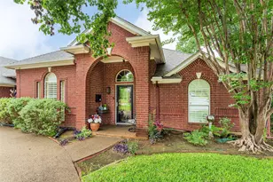 6703 Landover Hills Ln, Arlington, TX 76017 - Photo 5