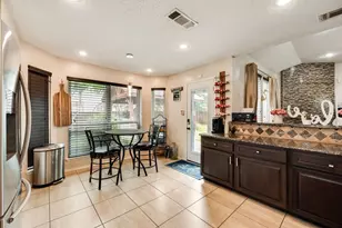 808 Chancellorsville Pkwy, Grand Prairie, TX 75052 - Photo 11
