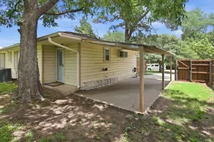3411 Lakeview Dr, Grapevine, TX 76051 - Photo 9