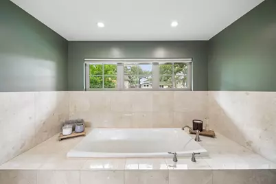 9261 Meadowglen Drive, Dallas, TX 75238 - Photo 19