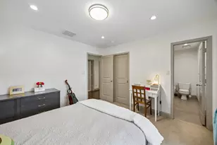 9261 Meadowglen Dr, Dallas, TX 75238 - Photo 11