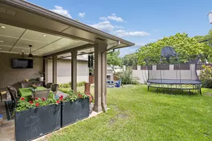9261 Meadowglen Dr, Dallas, TX 75238 - Photo 37