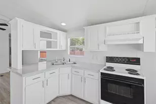 902 Flamingo, Granbury, TX 76049 - Photo 5