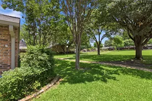 9621 Summerhill Ln, Dallas, TX 75238 - Photo 3