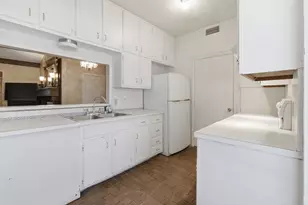 9621 Summerhill Ln, Dallas, TX 75238 - Photo 11