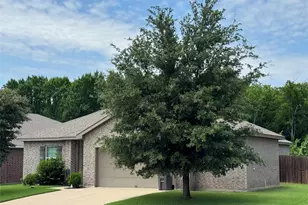 2209 Cinnamon Springs Rd, Glenn Heights, TX 75154 - Photo 11