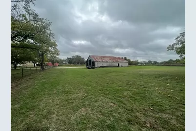 310 W Hughes Street, Collinsville, TX 76233 - Photo 5