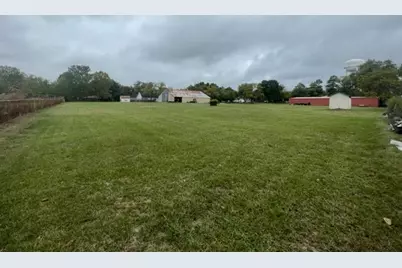 310 W Hughes Street, Collinsville, TX 76233 - Photo 9