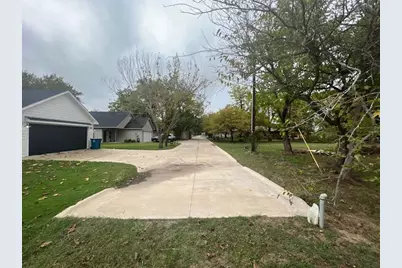 310 W Hughes Street, Collinsville, TX 76233 - Photo 7