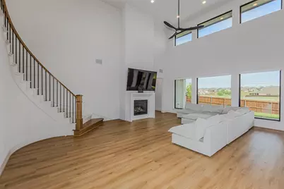 10456 Gray Hills Drive, Fort Worth, TX 76126 - Photo 7