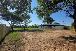 912 W Main St, Quinlan, TX 75474 - Photo 15