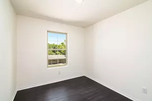 805 S 6th St, Bonham, TX 75418 - Photo 13