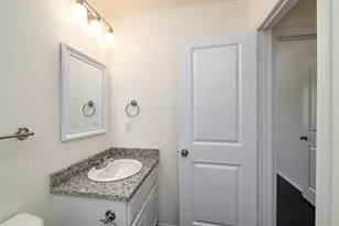 805 S 6th St, Bonham, TX 75418 - Photo 11