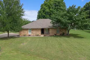 2944 Whispering Creek Ln, Burleson, TX 76028 - Photo 1