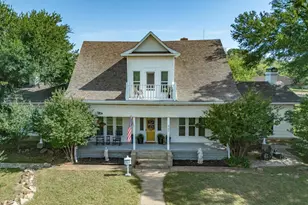 907 4th St, Graham, TX 76450 - Photo 1