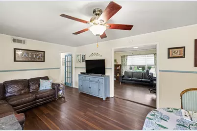 209 Linda Lane, Irving, TX 75062 - Photo 9