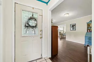 209 Linda Ln, Irving, TX 75062 - Photo 5
