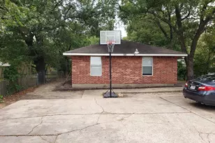 605 NW Main St, Ennis, TX 75119 - Photo 1