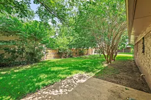 606 Hunter St, Bonham, TX 75418 - Photo 15
