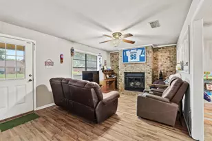606 Hunter St, Bonham, TX 75418 - Photo 3