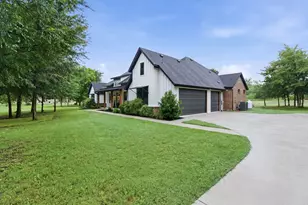 205 Deer Glade Ct, Azle, TX 76020 - Photo 3