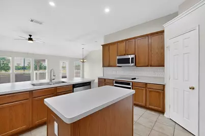 7911 Decoy Drive, Arlington, TX 76002 - Photo 5