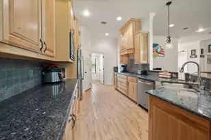 548 McKittrick Ct, Godley, TX 76044 - Photo 11