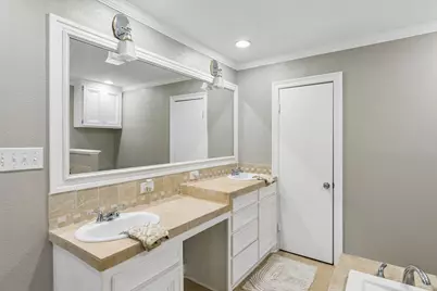 1310 Briar Hollow Lane, Garland, TX 75043 - Photo 23