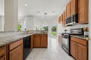 200 Hardwicke Ln, Little Elm, TX 75068 - Photo 9