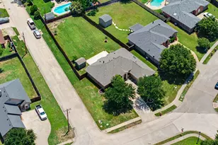 200 Hardwicke Ln, Little Elm, TX 75068 - Photo 3