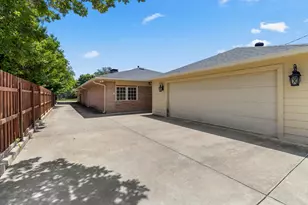 11451 Parkchester Dr, Dallas, TX 75230 - Photo 37