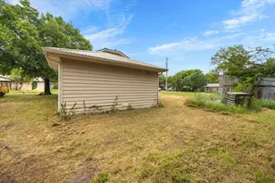 502 S Elm St, Celeste, TX 75423 - Photo 19