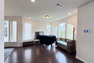 323 Butternut Wy, Irving, TX 75063 - Photo 5
