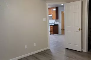 217 E Craven Ave, Lacy Lakeview, TX 76705 - Photo 5